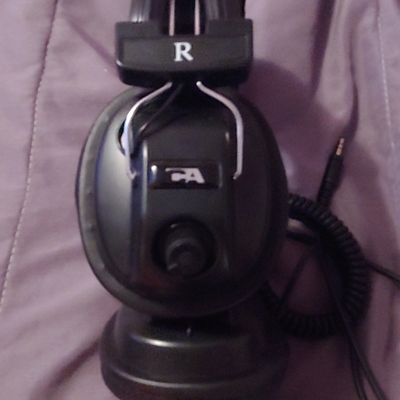 Head phones - Picture 3 of 4
